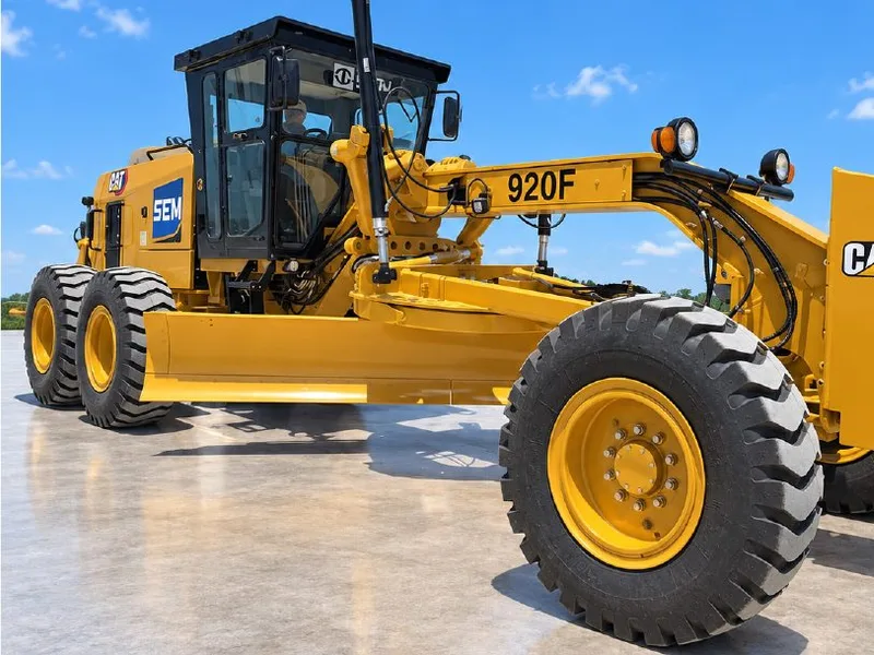 Motoniveladora SEM 920F